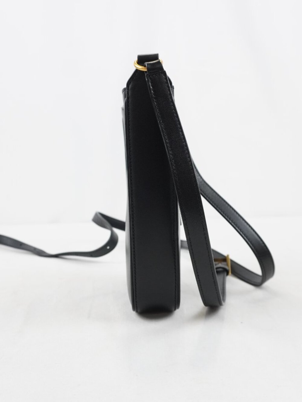 Saint Laurent Le 5 a 7 Shoulder Bag In Black Leather With Gold-Toned Hardware - Picture 4 of 12